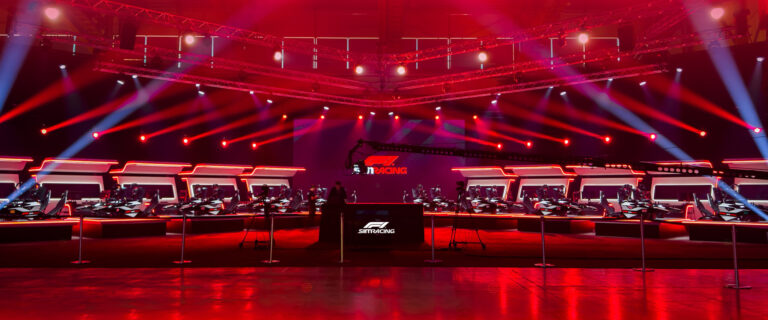 foto do mundial de F1 eSports. Imagem destacada do site F1 Hoje